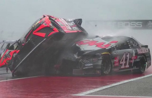 Roncsderbivé fajult a NASCAR Cup első versenye az F1 pályán