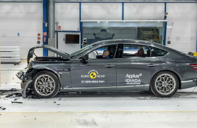 5 csillagosra törtek a Genesisek Európában