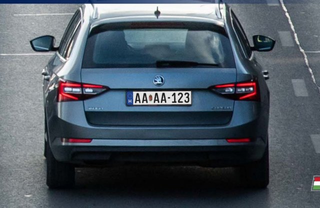 Már autón is látható az új magyar rendszám