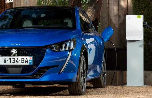 Kipróbálnád az elektromos Peugeot-kat? Most még házhoz is mennek