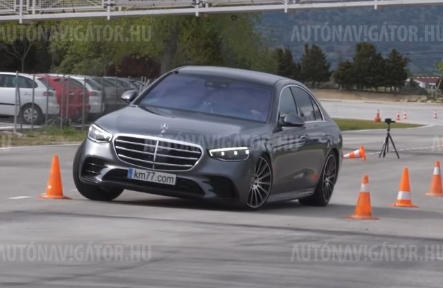 Így úszik a bálna: a Mercedes S a jávorszarvasteszten