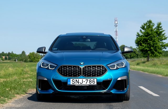 Nyugalom, ez nem – csak – elöl hajt! BMW M235i Gran Coupé teszt