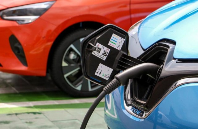 1,5 nap alatt elfogyott a villanyautókra szánt 3 milliárd forint