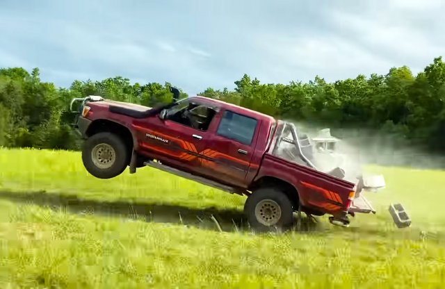 Még mindig elpusztíthatatlan a Toyota Hilux