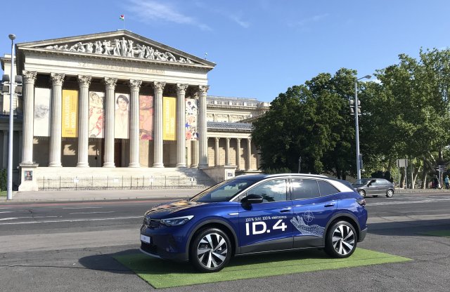 Ingyen villanytaxizhatnak  – kötött útvonalon – a focirajongók