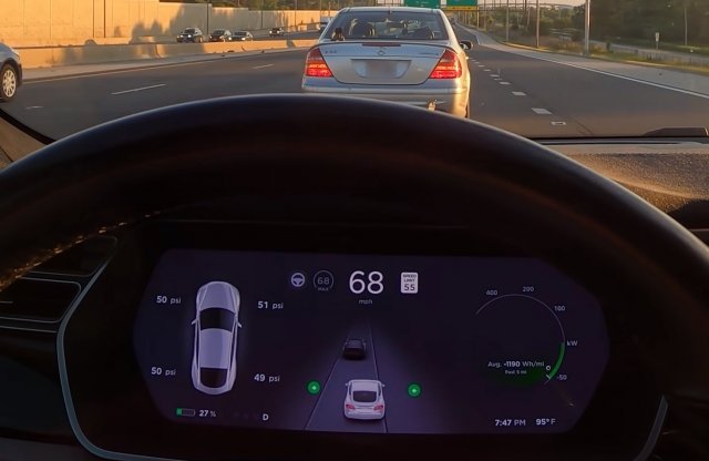 Villámtöltés 110 km/h felett vontatva? A Teslának nem akadály!