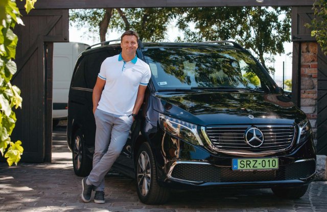 Elektromos Mercedes-Benz kisbuszt kapott az olimpiai bajnok
