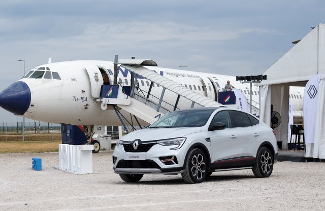 600 ezer forintért csinál hibridet az Arkanából a Renault