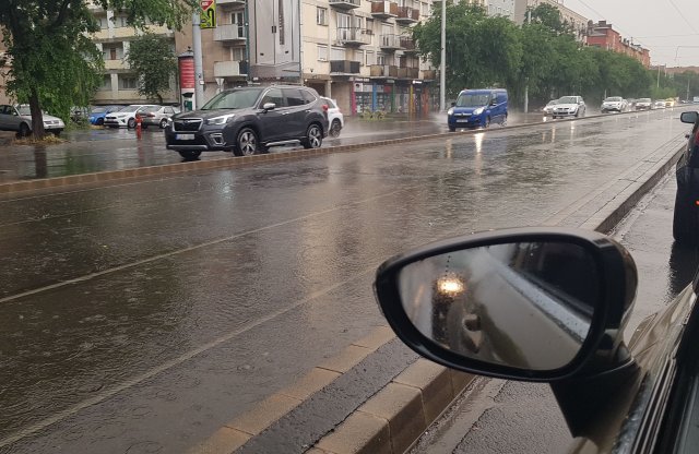 Kérlek lassíts, ha a motorháztetőig ér a víz!