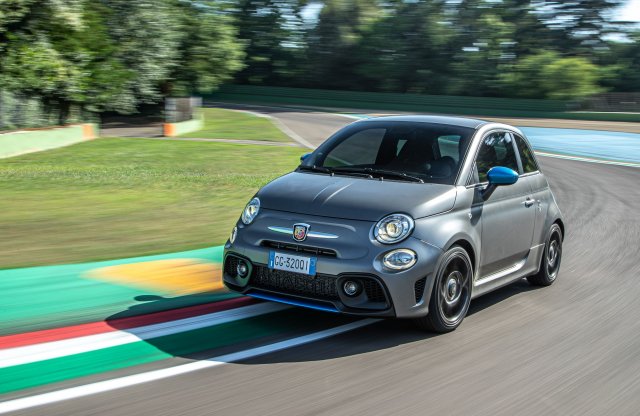 Formula-4-es technológiát pakoltak ebbe a mérges kis Fiatba