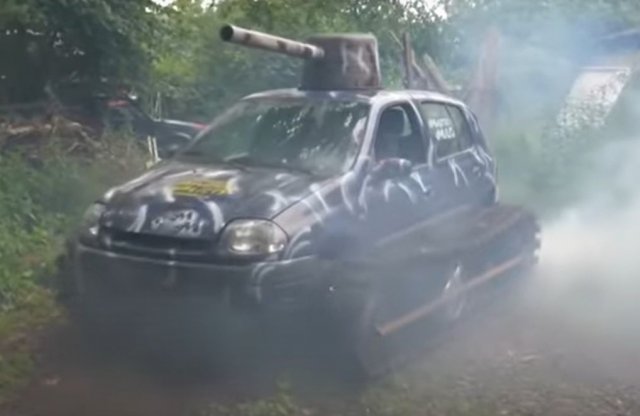 Már csak egy Renault Clio tank hiányzott a világnak!