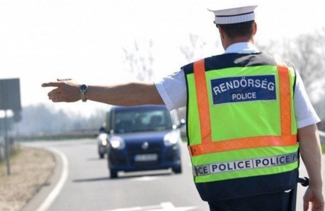 Eltiltott sofőr ütötte el és tolta maga előtt a közterest!