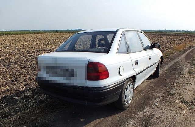 Kellemetlen: kifogyott a benzin az elkötött autóból