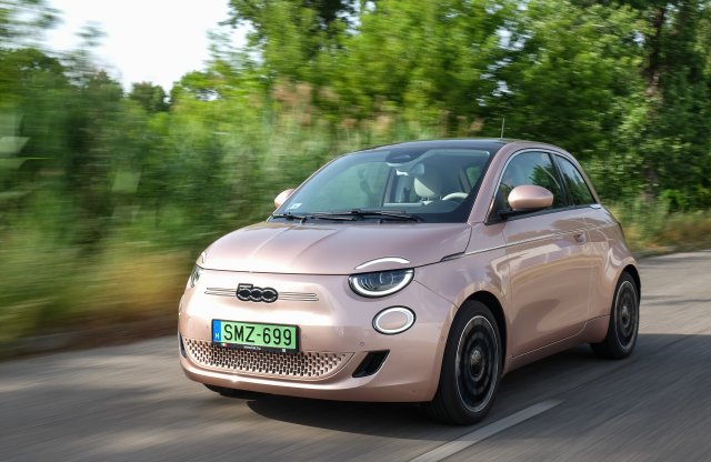Nincs ki a négy ajtaja? Fiat 500e 3+1 teszt