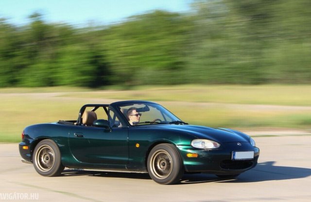 Milyen abroncsot kapjon egy 18 éves élményautó?