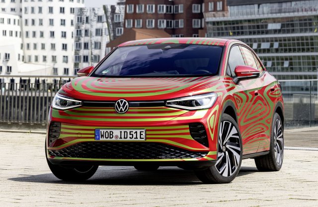 Álcázva mutatták meg a Volkswagen villany SUV-kupéját