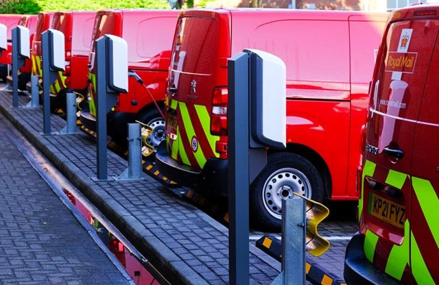 A Brit Királyi Posta elektromos furgonokra vált? Mutatjuk!