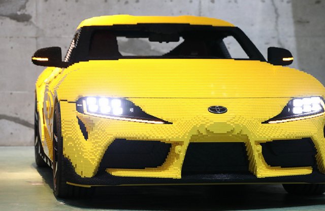 Életnagyságú Toyota Suprát építettek Legóból!