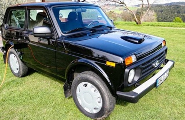 Még mindig van a 44 éves Nivában: most épp villanymotort kap