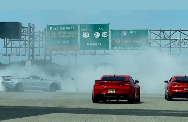 Zavar a dugó? Amerikában driftelő fiatalok miatt állt a forgalom