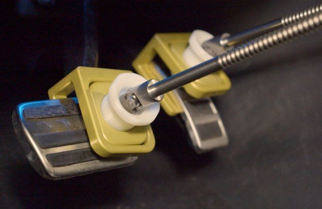 Robotokkal teszteli az autók tűrőképességét a Ford