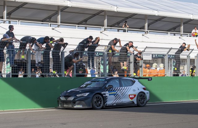 A spanyol-magyar csapat vitt mindent a hazai Pure ETCR futamon