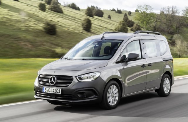 Személyautóként is érkezik az új Mercedes-Benz Citan