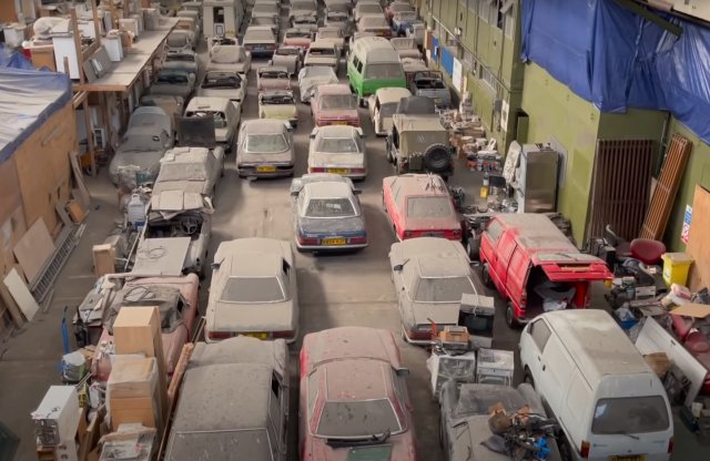 Közel kétszáz autó került elő egy londoni raktárból