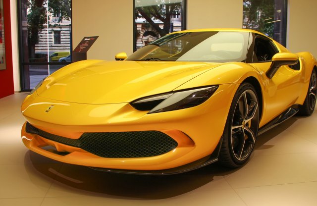 Már zöldrendszámos Ferrarit is vásárolhatsz itthon!