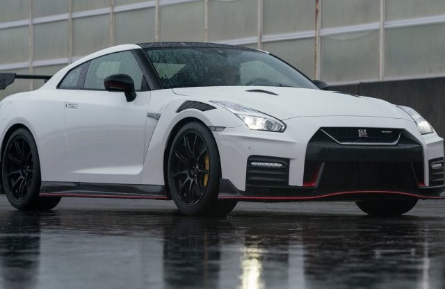 Utolsó éveire könnyű hibriddé válhat a Nissan GT-R