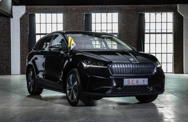 A hívők üzeneteit is átadják a pápának az őt fuvarozó Škodák