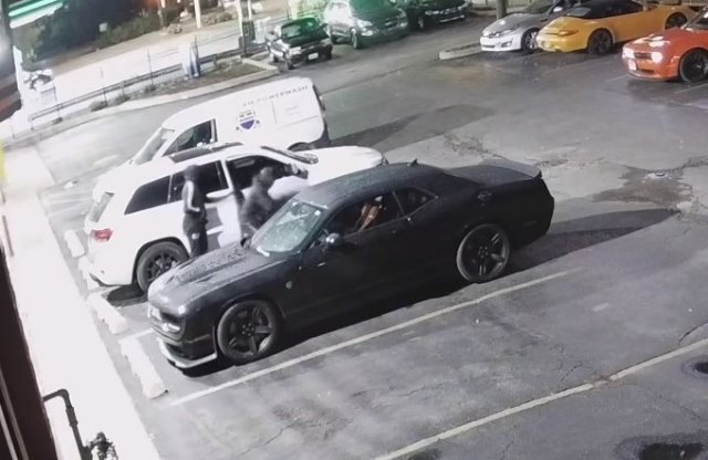 Videón az elejétől a végéig, ahogy ellopnak egy Dodge Hellcatet