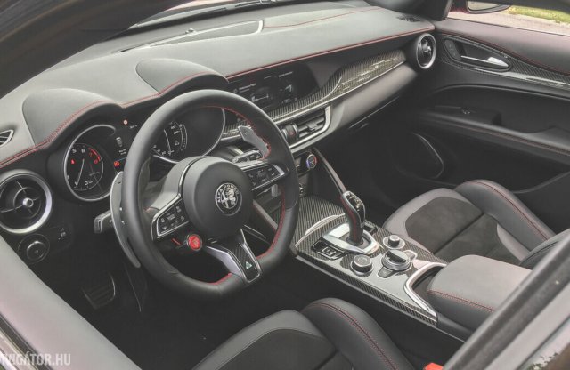 „Nem iPad-eket árulunk autó körítéssel, hanem Alfa Romeókat!”