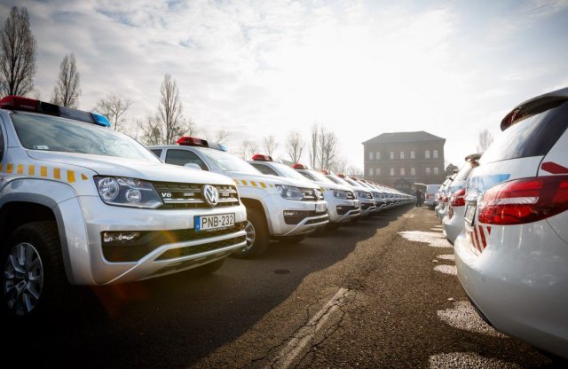 Rendőrautók lepik el Budapestet