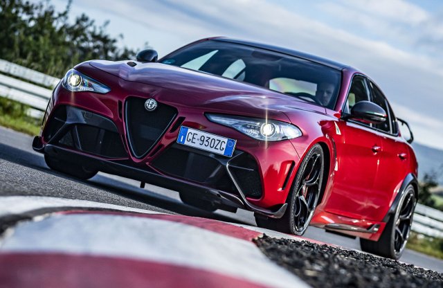 Elfogyott az Alfa Romeo történetének legerősebb utcai autója!