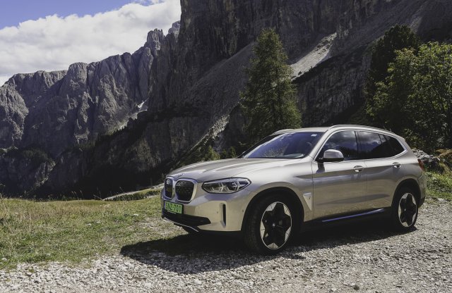 Hol itt a macera? 2500 km egy BMW iX3-mal