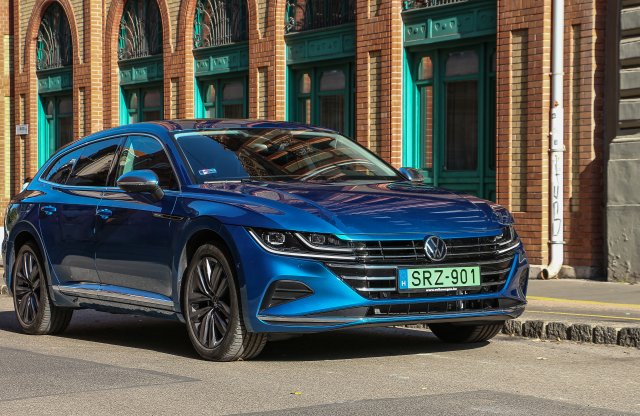 Belül minden, kívül semmi: ami ennél több, az már rongyrázás!