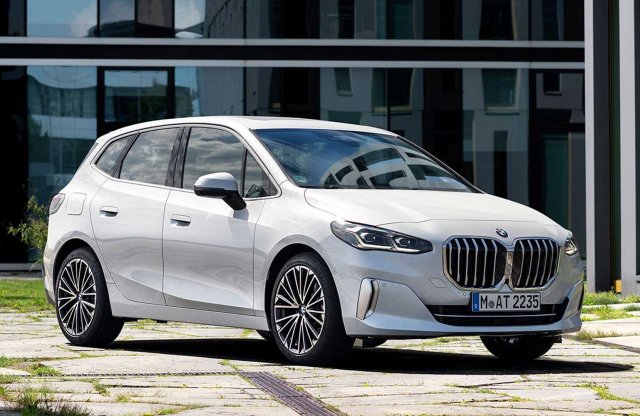 Már be is mutatták a kiszivárgott kettes egyterűt a bajorok