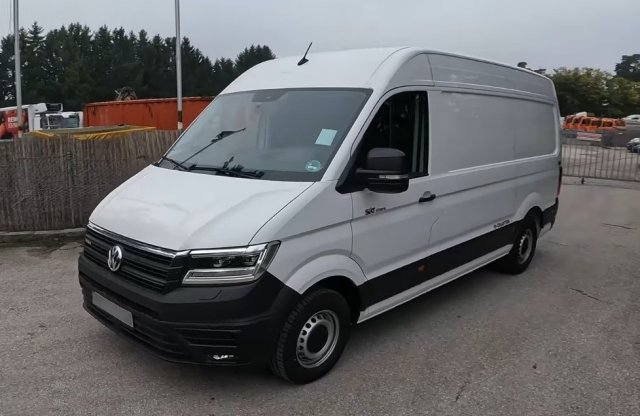 Videó: Látványosan fogy az áram az e-Crafterből végsebességnél!