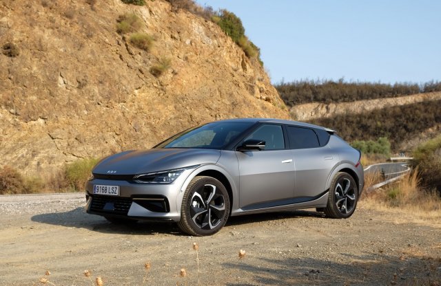 Kompromisszum? Az nincs, a Kia EV6 utat tör!