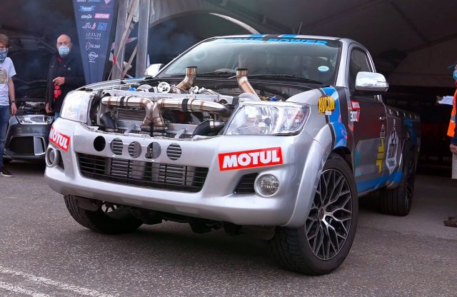 12 henger lett, maradhat? Izom Hiluxot építettek Dél-Afrikában