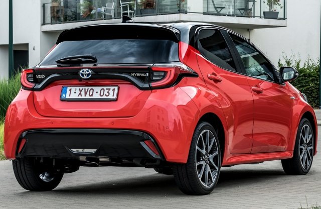 Európába is eljön a Toyota Yaris alapú Mazda2