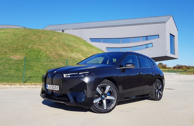 Remekbe szabott! – Ilyen a BMW 5. generációs villanyhajtása