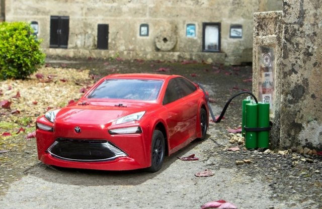 A világ első hidrogénhajtású RC autója egy Toyota Mirai