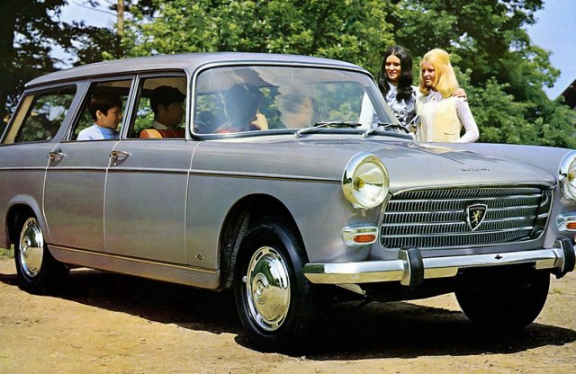 Nem engedi el a kombik kezét a Peugeot – már 70 éve
