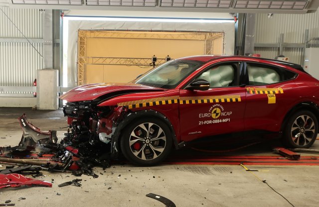 Összetörte a villany Mustangot és az Ioniq 5-öt is az Euro NCAP