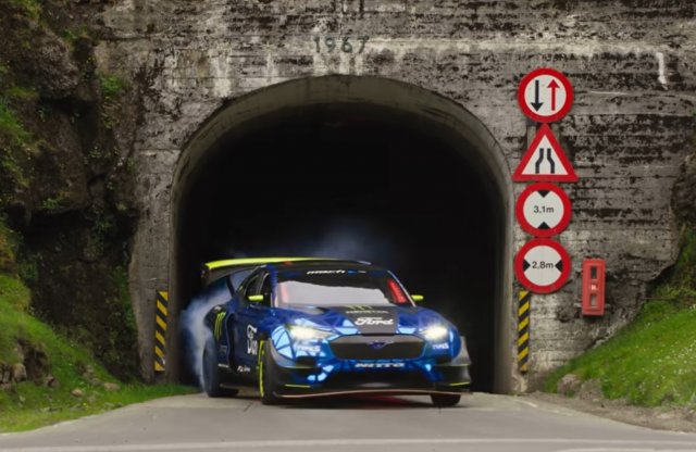 Videó: Így driftelte végig a villanymustang a Feröer-szigeteket