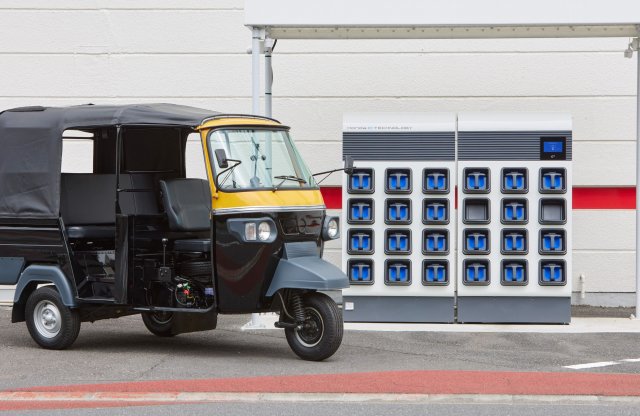 A Hondának hála elektromossá válnak a háromkerekű indiai taxik