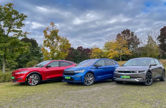 Mustang Mach-e, Ioniq 5, Enyaq iV - melyik a  jobb villanyautó?