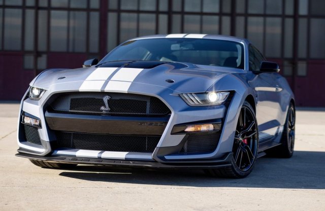 Az első Shelby Mustang előtt tiszteleg a Ford